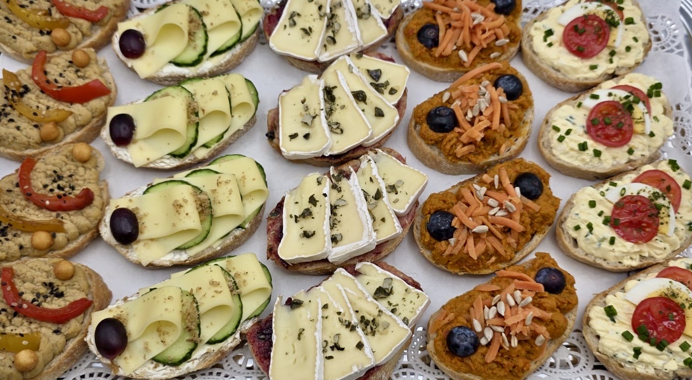 Canapés Vegetarisch/Vegan | 10 Stk. belegte Brötchen 